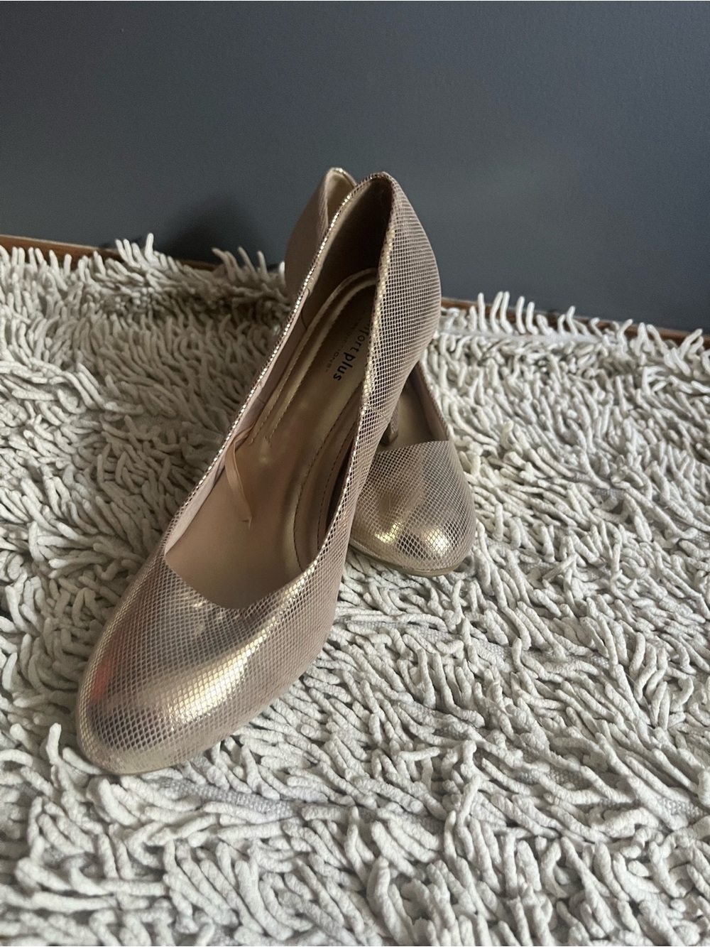 Predictions Metallic gold Pumps